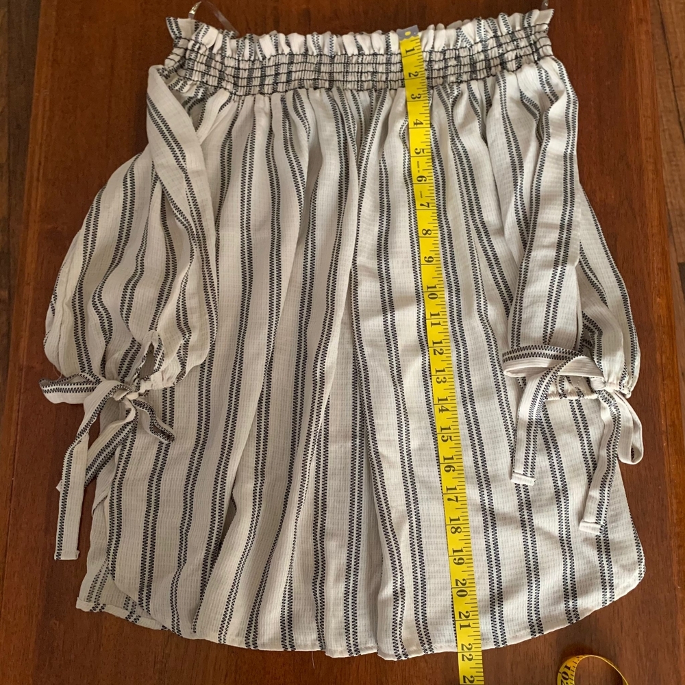 AQUA Off the Shoulder Flowy Top Summer Blouse Ivory black Striped Tie Sleeves S - Picture 4 of 6